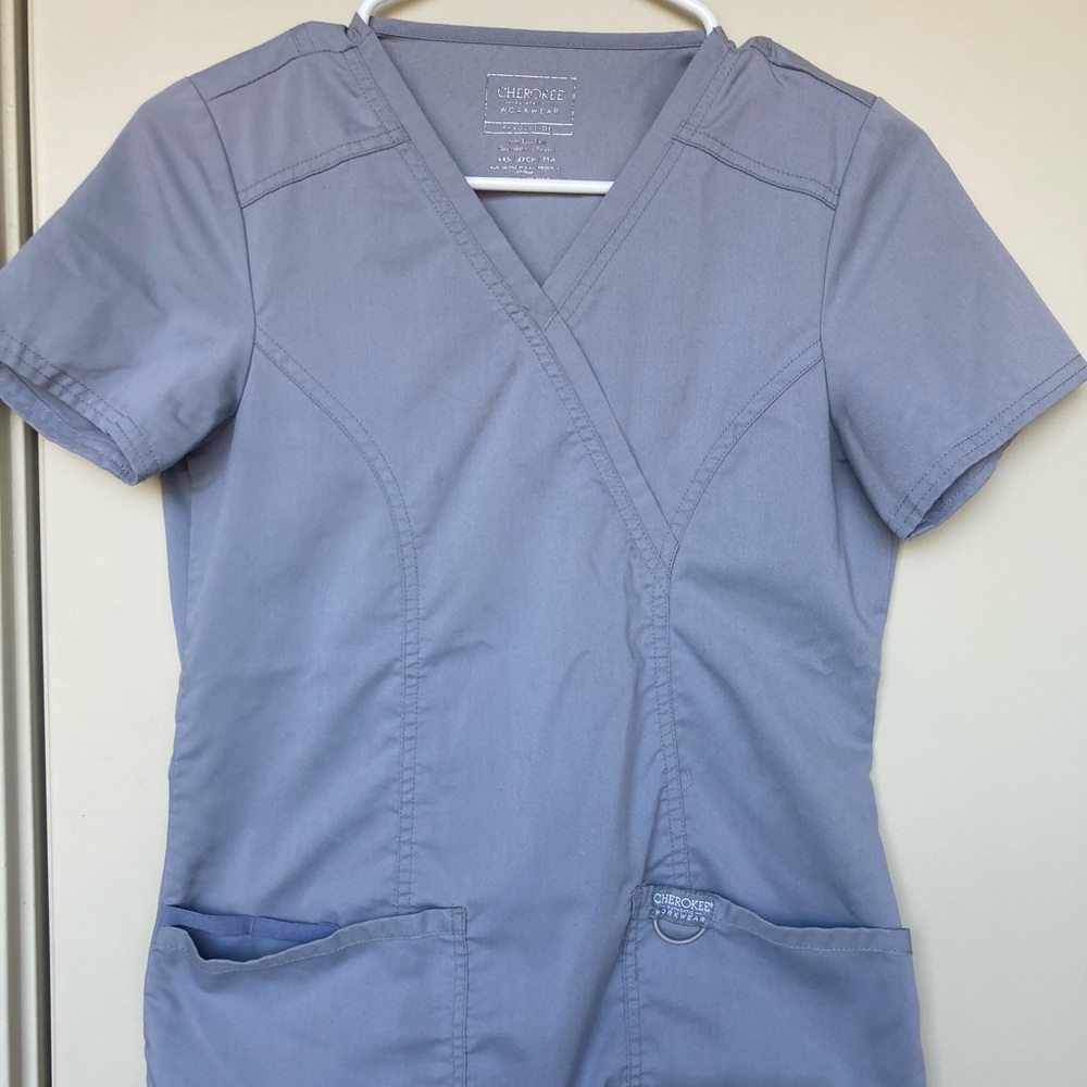 CHEROKEE WORKWEAR SOFT SCRUB TOP. SO COMFY